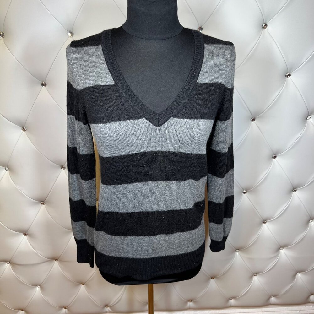 Gap Striped V-Neck Sweater - Black And Gray Size S